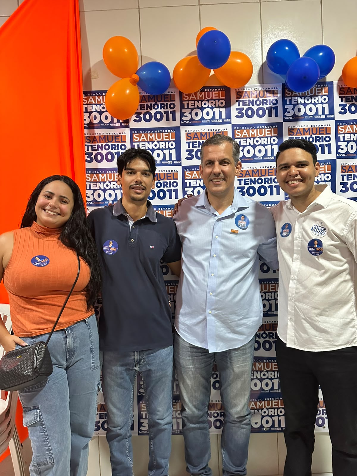 Samuel Tenório com apoiadores em mobilização de campanha